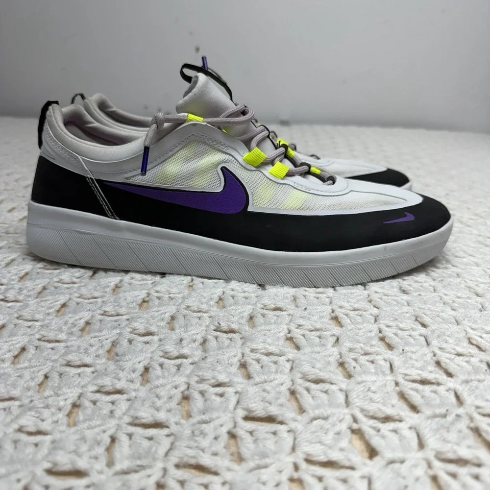 Nike SB Nyjah Free 2 Mens Sz 13 Skate Shoes Black White Wild Berry BV2078-009